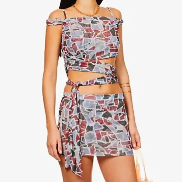 Inamorata Abstract Mosaic Mesh Wrap Top - Picture 5 of 5